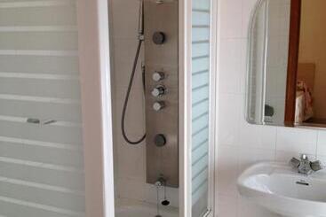 هتل Hostal Cervantes