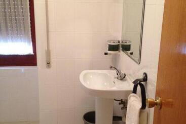 هتل Hostal Cervantes