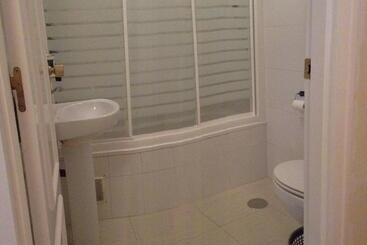 هتل Hostal Cervantes
