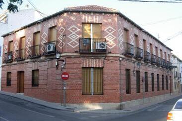 هتل Hostal Cervantes