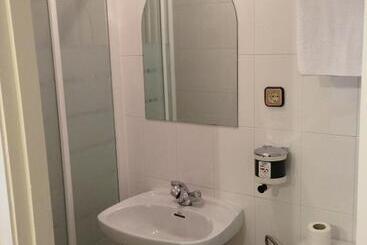 هتل Hostal Cervantes
