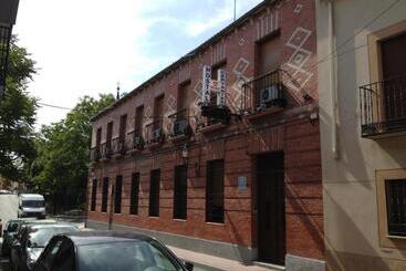 هتل Hostal Cervantes