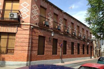 هتل Hostal Cervantes