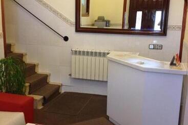 هتل Hostal Cervantes