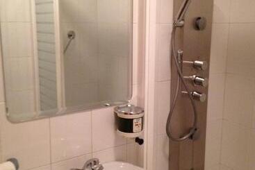 هتل Hostal Cervantes