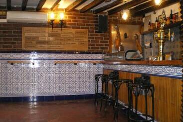هتل Hostal Chinchon