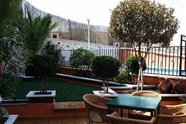 هتل Hostal Chinchon