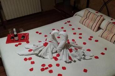 هتل Hostal Chinchon