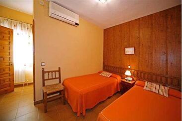 هتل Hostal Chinchon
