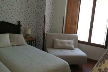 هتل Hostal El Resbalon