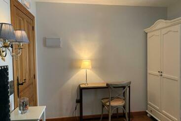 هتل Hostal El Resbalon
