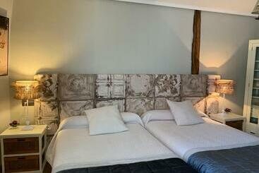 هتل Hostal El Resbalon