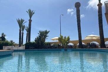 هتل Hostal Esperanza