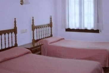 هتل Hostal Fondevila