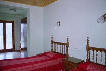 هتل Hostal Fondevila