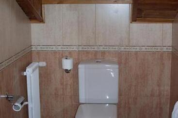 هتل Hostal Fondevila