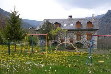 هتل Hostal Fondevila