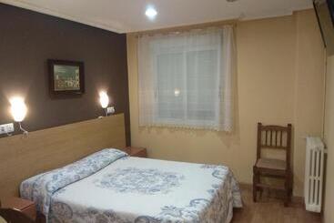 هتل Hostal Lido