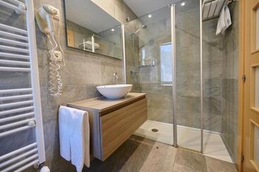 هتل Hostal Lola
