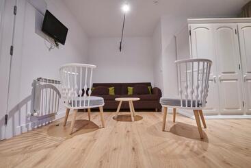 هتل Hostal Lola