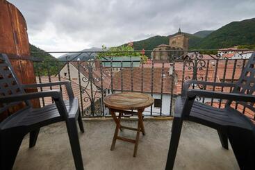 هتل Hostal Lola