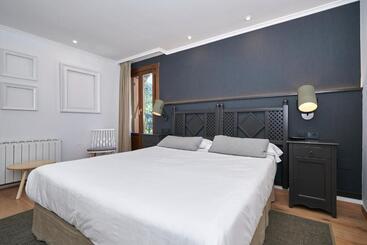 هتل Hostal Lola