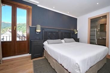 هتل Hostal Lola