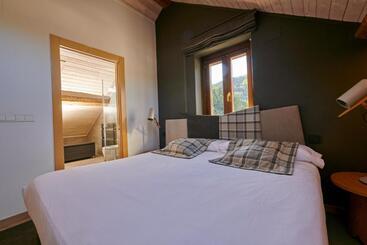 هتل Hostal Lola