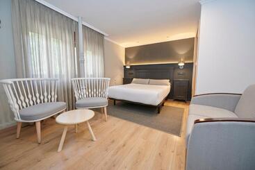 هتل Hostal Lola