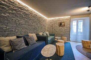 هتل Hostal Lola