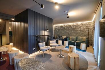 هتل Hostal Lola