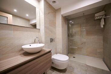 هتل Hostal Lola