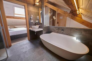 هتل Hostal Lola