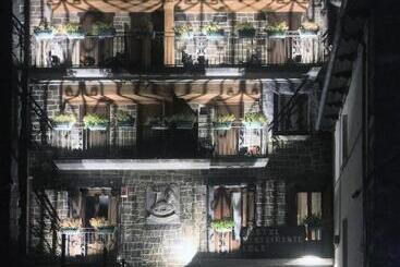 هتل Hostal Lola