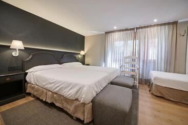 هتل Hostal Lola