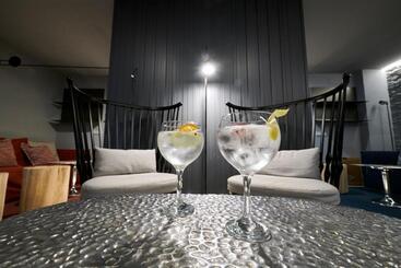 هتل Hostal Lola