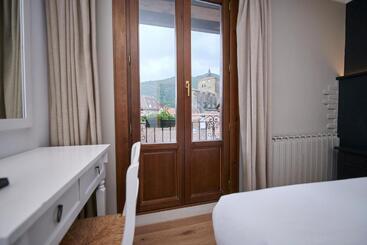 هتل Hostal Lola