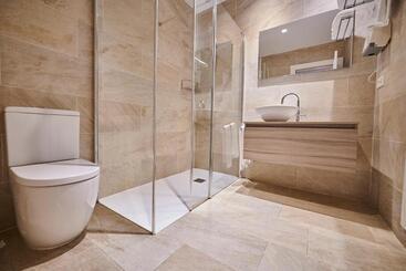 هتل Hostal Lola