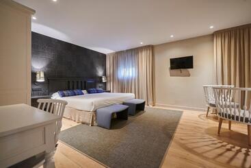 هتل Hostal Lola