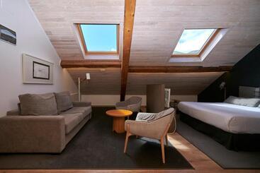 هتل Hostal Lola