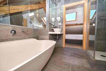 هتل Hostal Lola