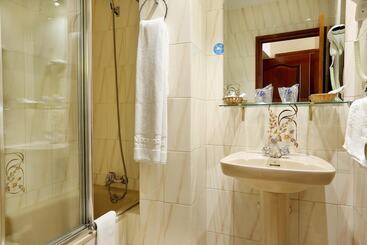 هتل Hostal Macarena