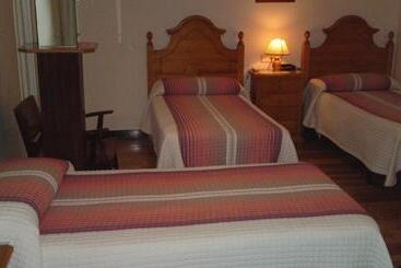 هتل Hostal Maria Cristina
