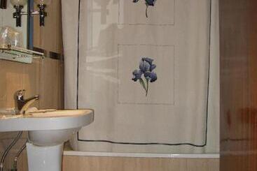 هتل Hostal Maria Cristina