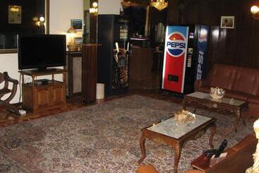 هتل Hostal Maria Cristina