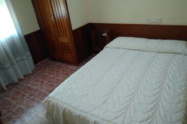 هتل Hostal Mayo