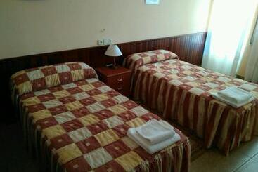 هتل Hostal Mayo