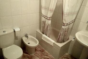 هتل Hostal Mayo