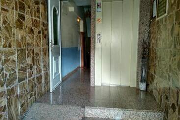 هتل Hostal Mayo
