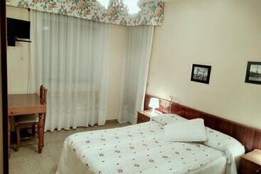 هتل Hostal Mayo